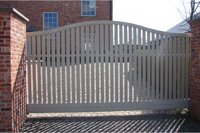 sliding cantilever gates