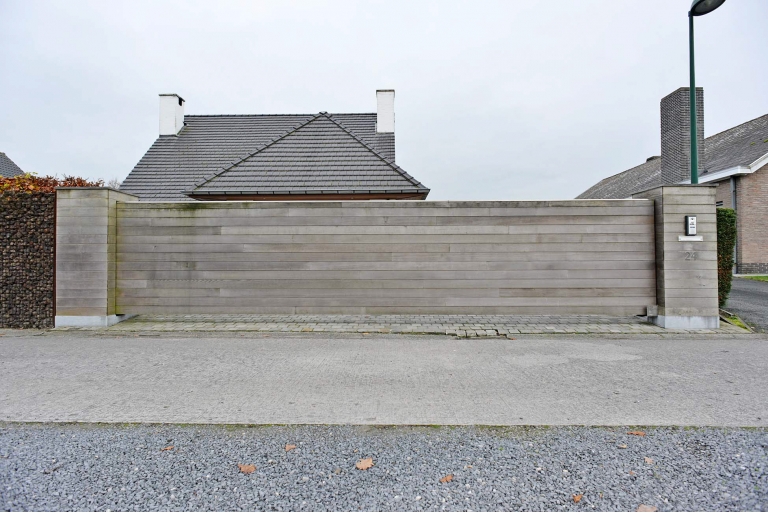 sliding cantilever gates